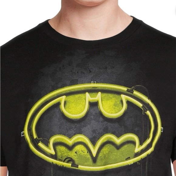 DC Comics NWT Mens Batman Logo Graphic T Shirt Small Black Yellow Bat Signal - Picture 3 of 13